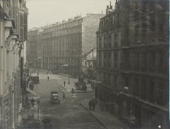 Street View in Paris, 1930er Jahre, Silber-Gelatine-Schwarz-Weiß-Fotografie