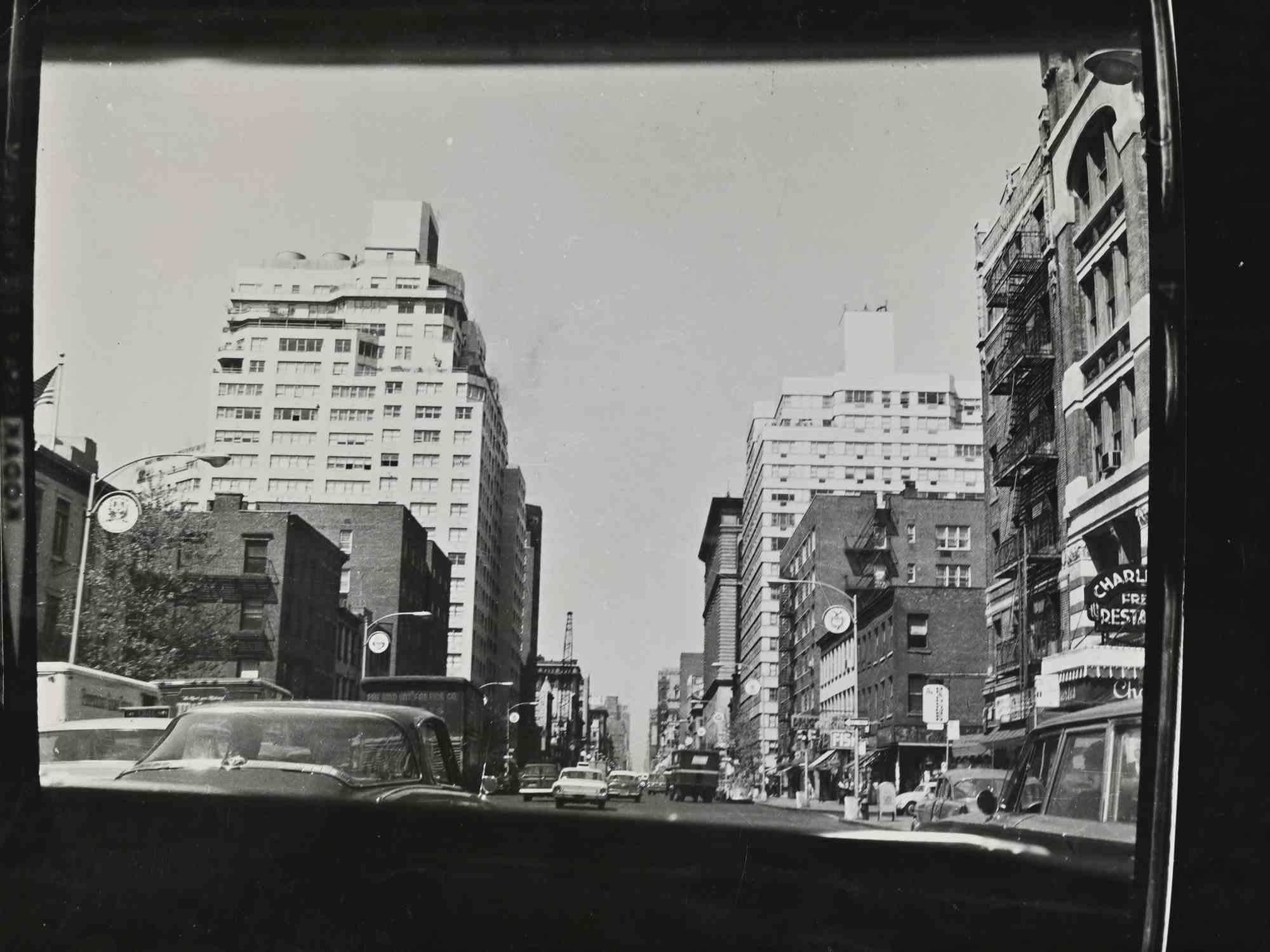 Unknown Figurative Photograph - Street View - Vintage Photo - Mid 20th century