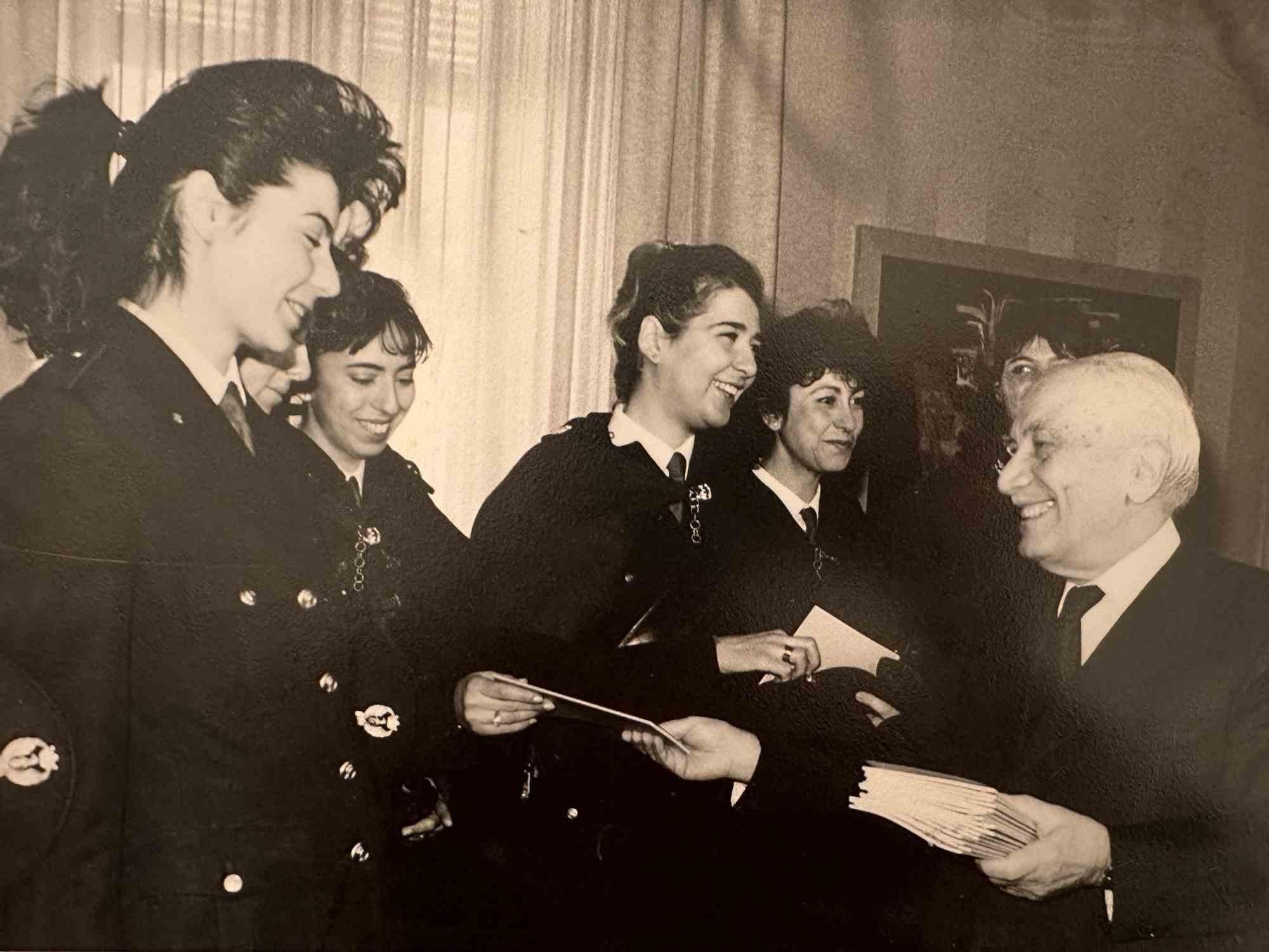 Unknown Portrait Photograph – Studenten  - Rechte der Frauen  Fotos – Präsident Amintore Fanfani – 1960er Jahre