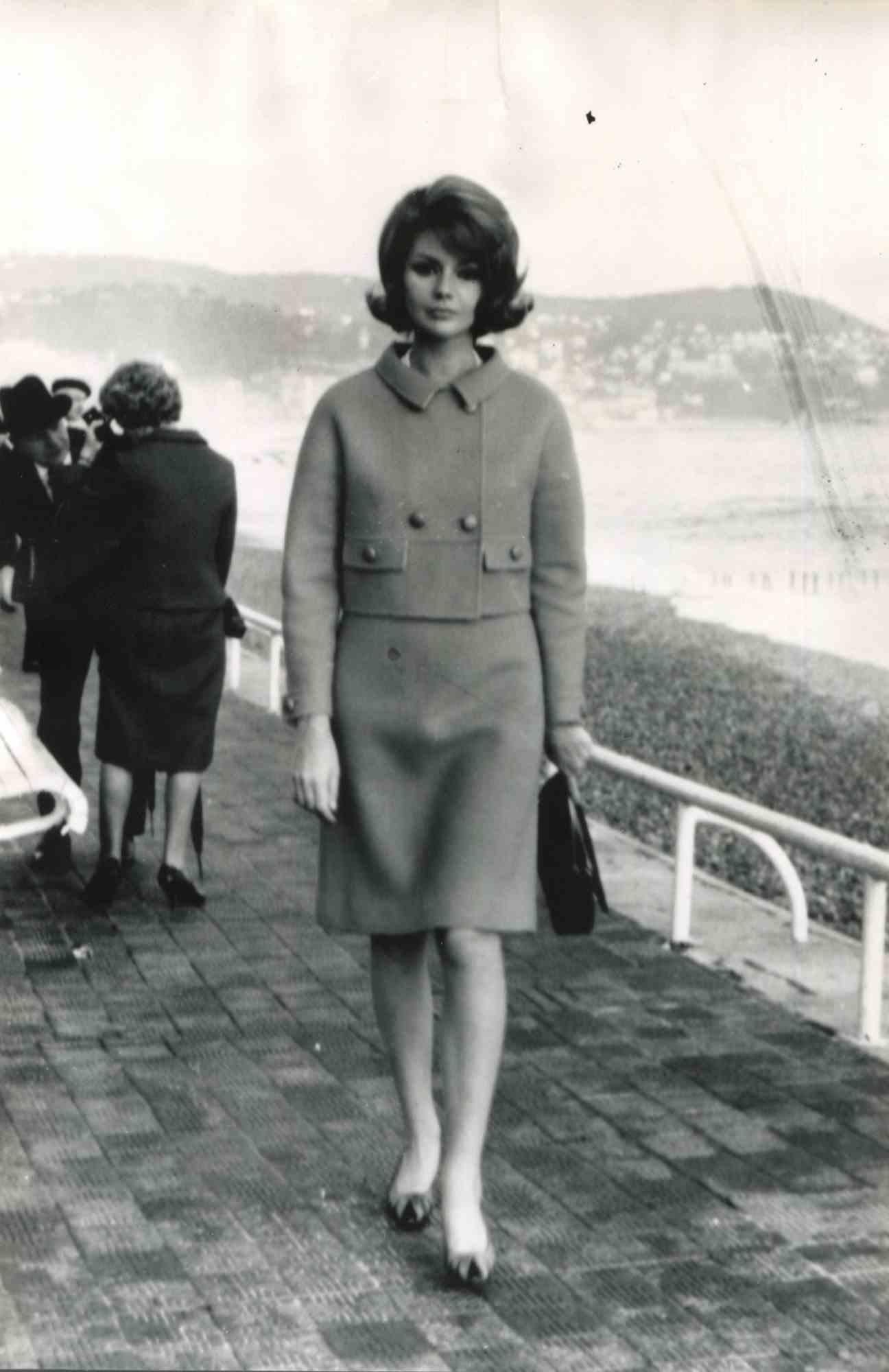 Portrait Photograph di Unknown - Sylva Koscina - Foto d'epoca - Metà del XX secolo