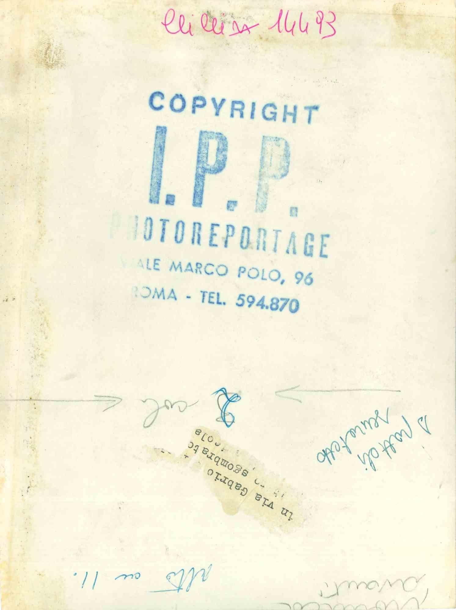 Chaise de prise - Photo d'époque - Début du 20e siècle - Photograph de Unknown