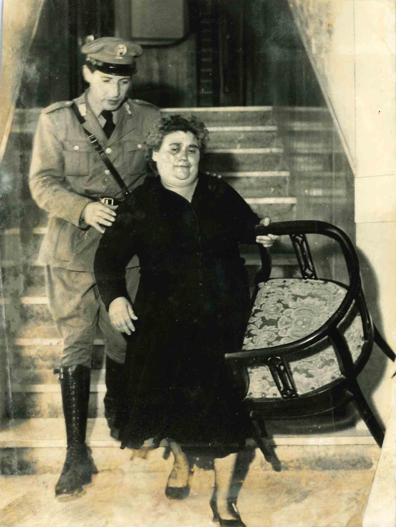 Figurative Photograph Unknown - Chaise de prise - Photo d'époque - Début du 20e siècle
