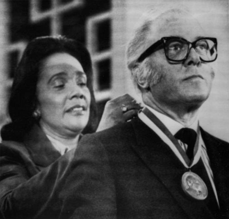 Portrait Photograph di Unknown - L'attore e regista Sir Richard Attenborough - Foto in bianco e nero - Anni '80