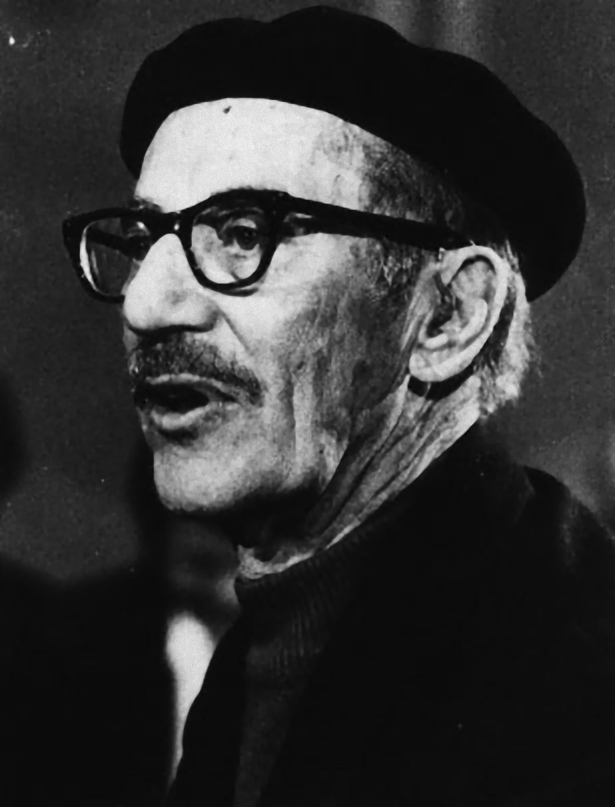 Unknown Figurative Photograph - The American Actor Groucho Marx - Vintage b/w Photograph - 1976