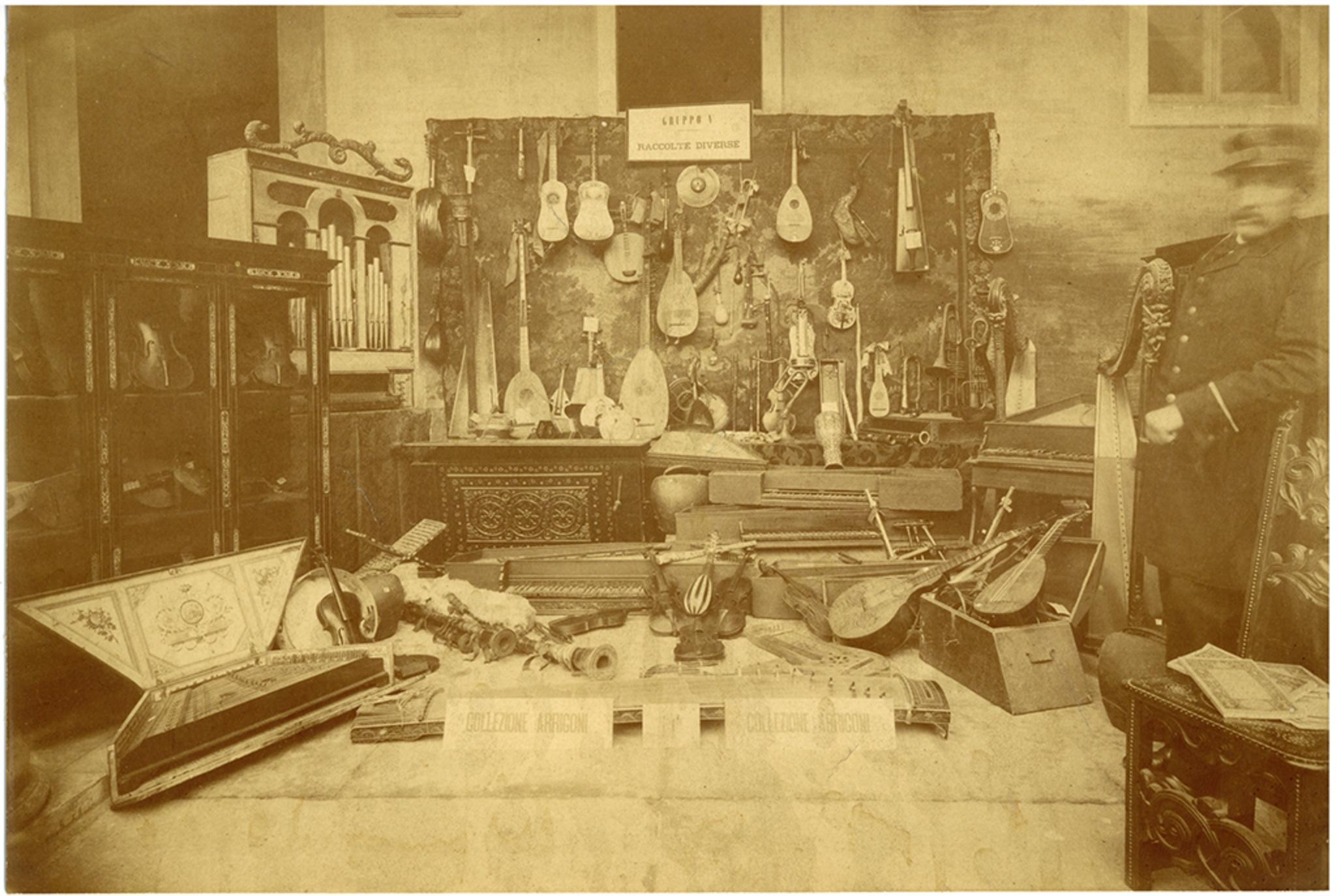 Black and White Photograph di Unknown - La collezione Arrigoni, Esposizione Musicale Milanese - Fotografia - 1881