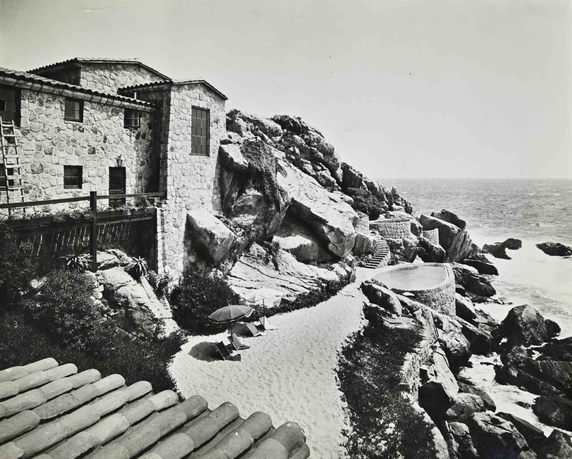Figurative Photograph de Unknown - La Playa - Fotografía de época - Años 60