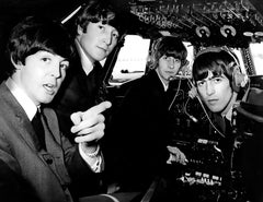 The Beatles in una cabina di pilotaggio