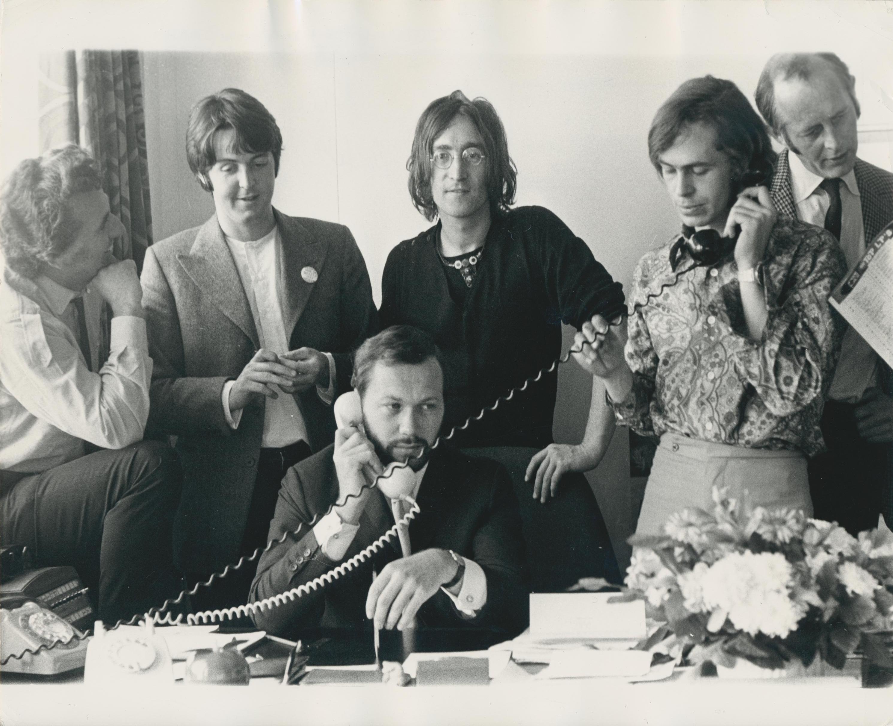 Die Beatles, Büro, Schwarz-Weiß-Fotografie, 20,7 x 25,4 cm