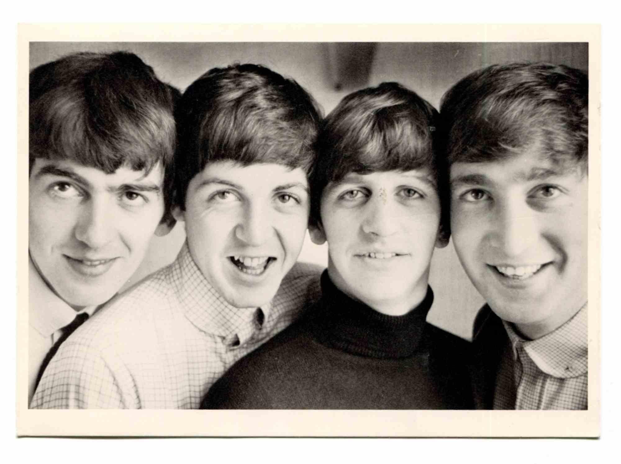 Unknown Figurative Photograph – The Beatles- Foto - 1960er Jahre