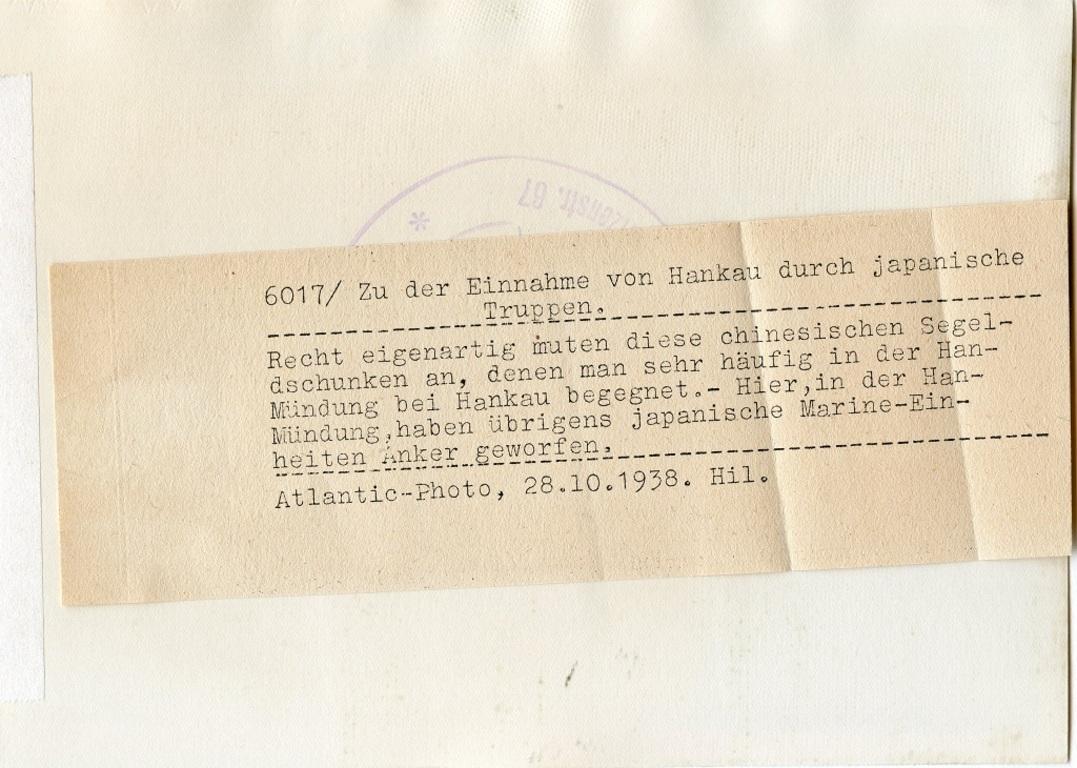 Die Eroberung von Hankau – Vintage-Fotografie – 1938 – Photograph von Unknown