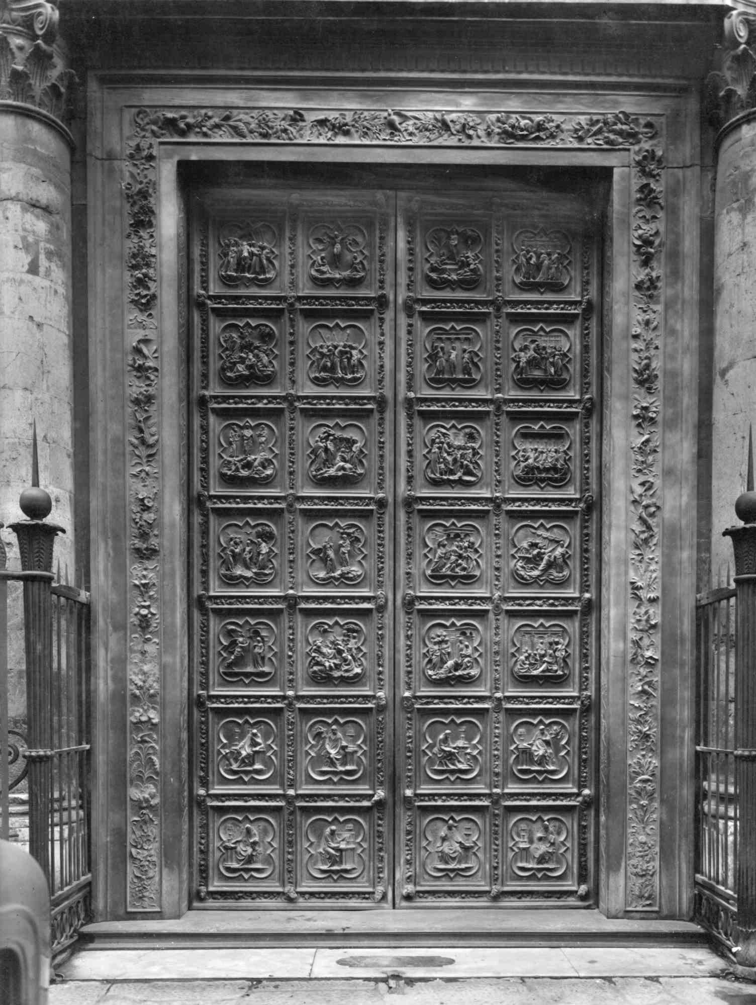 Unknown Figurative Photograph - The Florence Baptistery - Vintage B/w Photograph - Early 0th Century