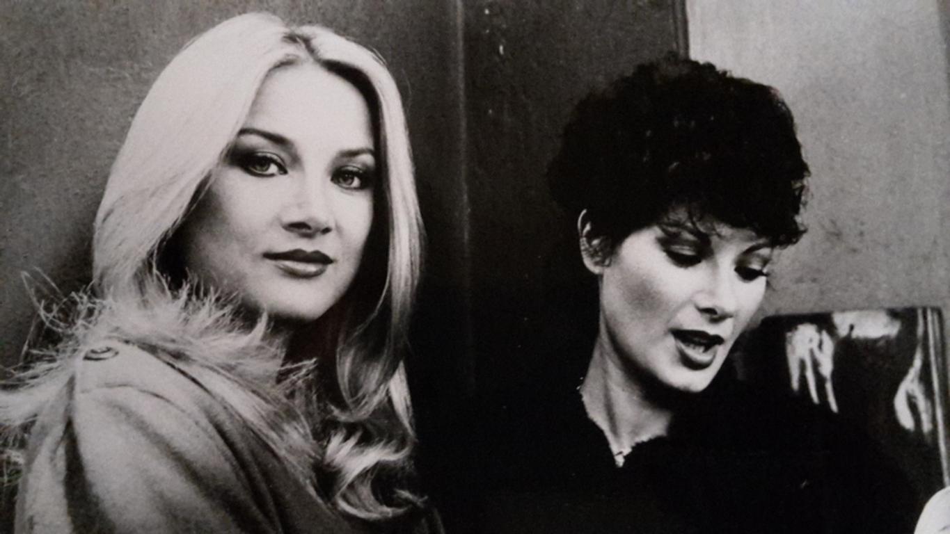 Unknown Portrait Photograph – Die deutsch-amerikanische Schauspielerin Barbara Bouchet – Vintage-Fotografie – 1980er Jahre