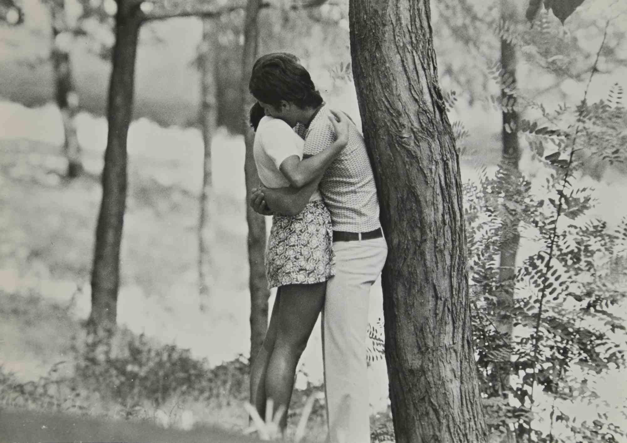 Figurative Photograph di Unknown - L'abbraccio - Foto - Metà del XX secolo