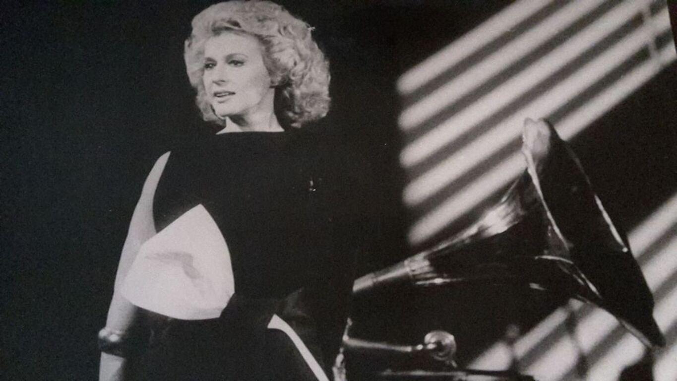 The Italian Actress and Singer Loretta Goggi - Vintage Foto - 1980s
