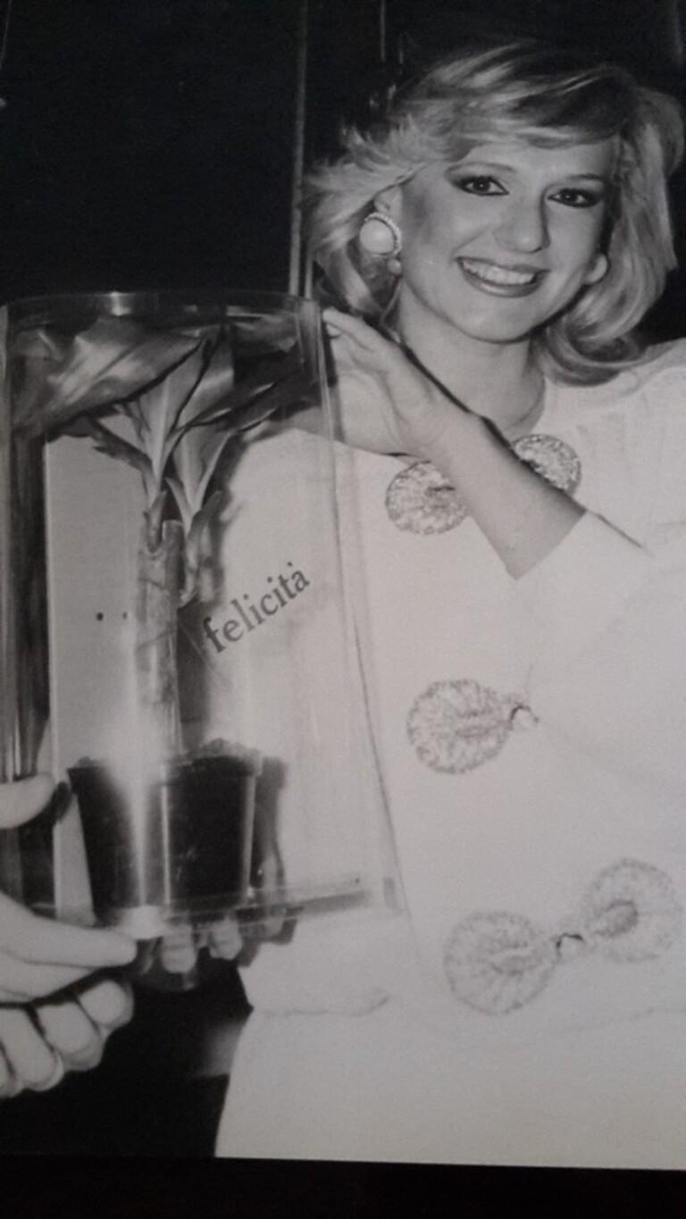 Unknown Figurative Photograph - The Italian Actress and Singer Loretta Goggi - Vintage photo - 1980s