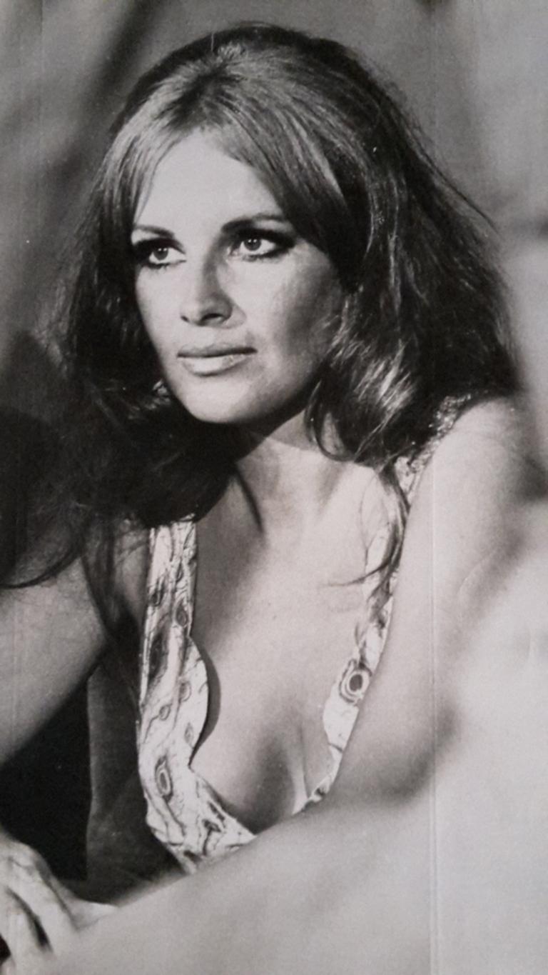 Unknown Figurative Photograph – Die italienische Schauspielerin Antonella Lualdi – Vintage-Fotografie – 1970er Jahre