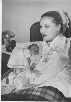 Die italienische Schauspielerin Franca Marzi mit ihrer Tochter - Vintage-Foto - 1960er Jahre