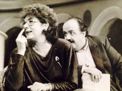 La actriz italiana L. Masiero con M. Costanzo - Foto B/N - Años 80