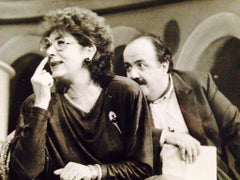 L'actrice italienne L. Masiero avec M. Costanzo - Photo B/w, années 1980