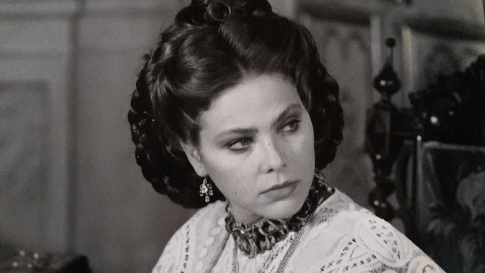 Portrait Photograph de Unknown - La actriz italiana Ornella Muti - Foto de época - Años 80
