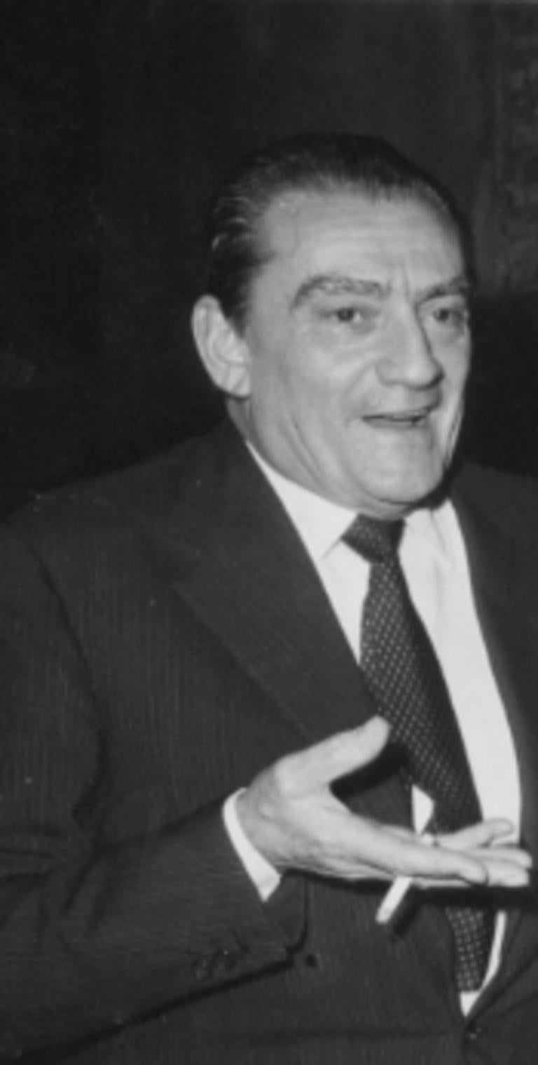 Unknown Figurative Photograph – Der italienische Direktor Luchino Visconti – Vintage-Foto – 1967