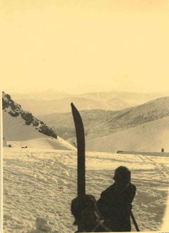 The Lonely Skier - Photographie vintage, années 1930