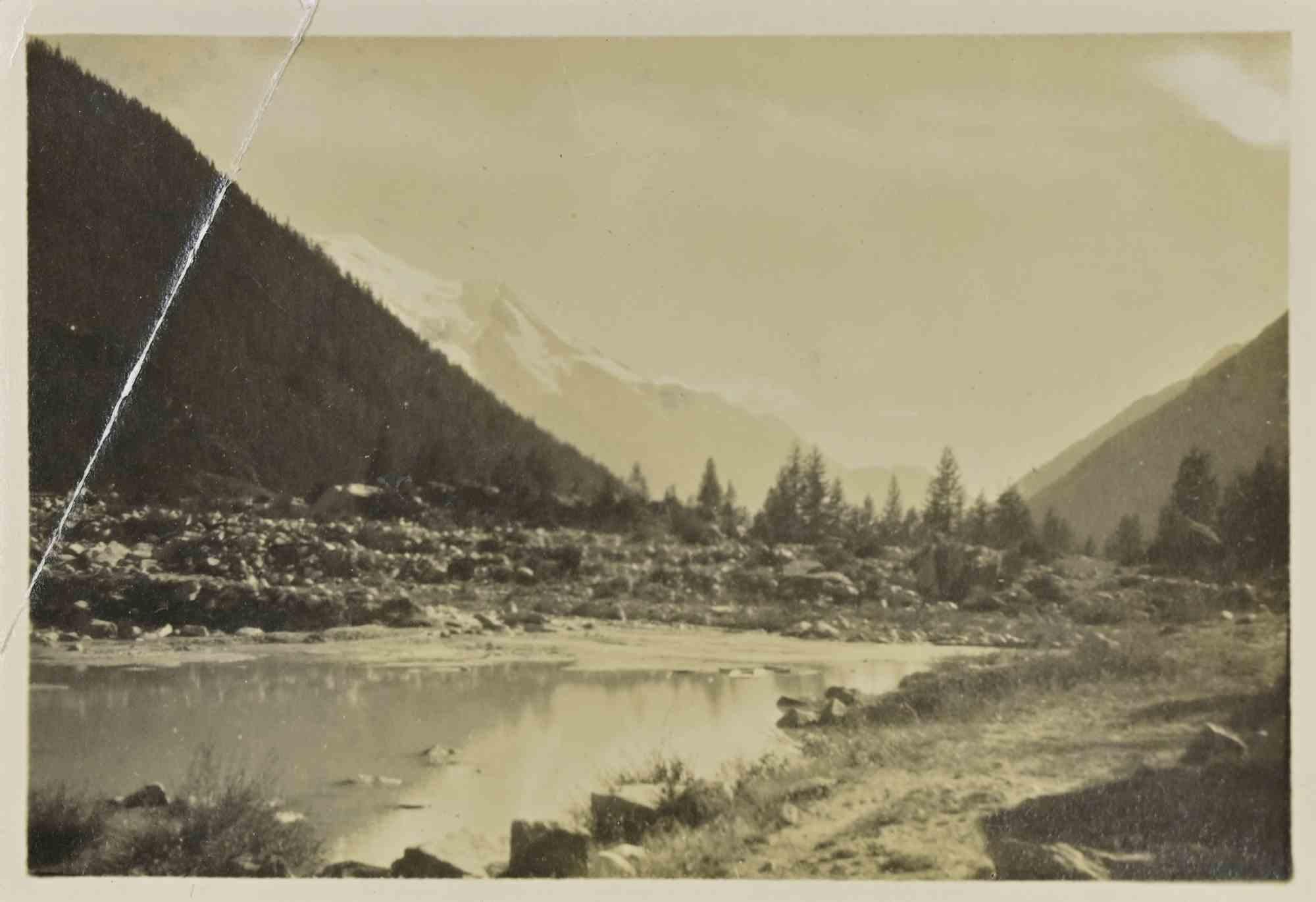 Unknown Landscape Photograph – The Mountain Valley – Vintage-Foto – 1960er-Jahre