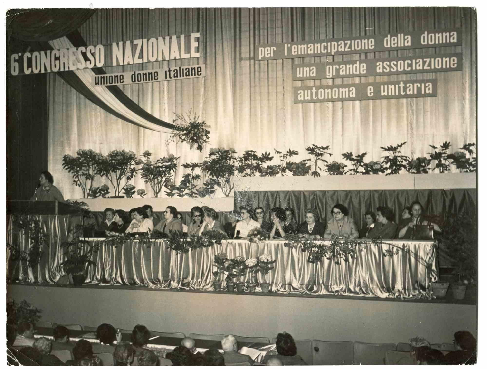 Unknown Black and White Photograph – The National Congress – Historische Fotografie über die feministischen Bewegungen – 1950er Jahre