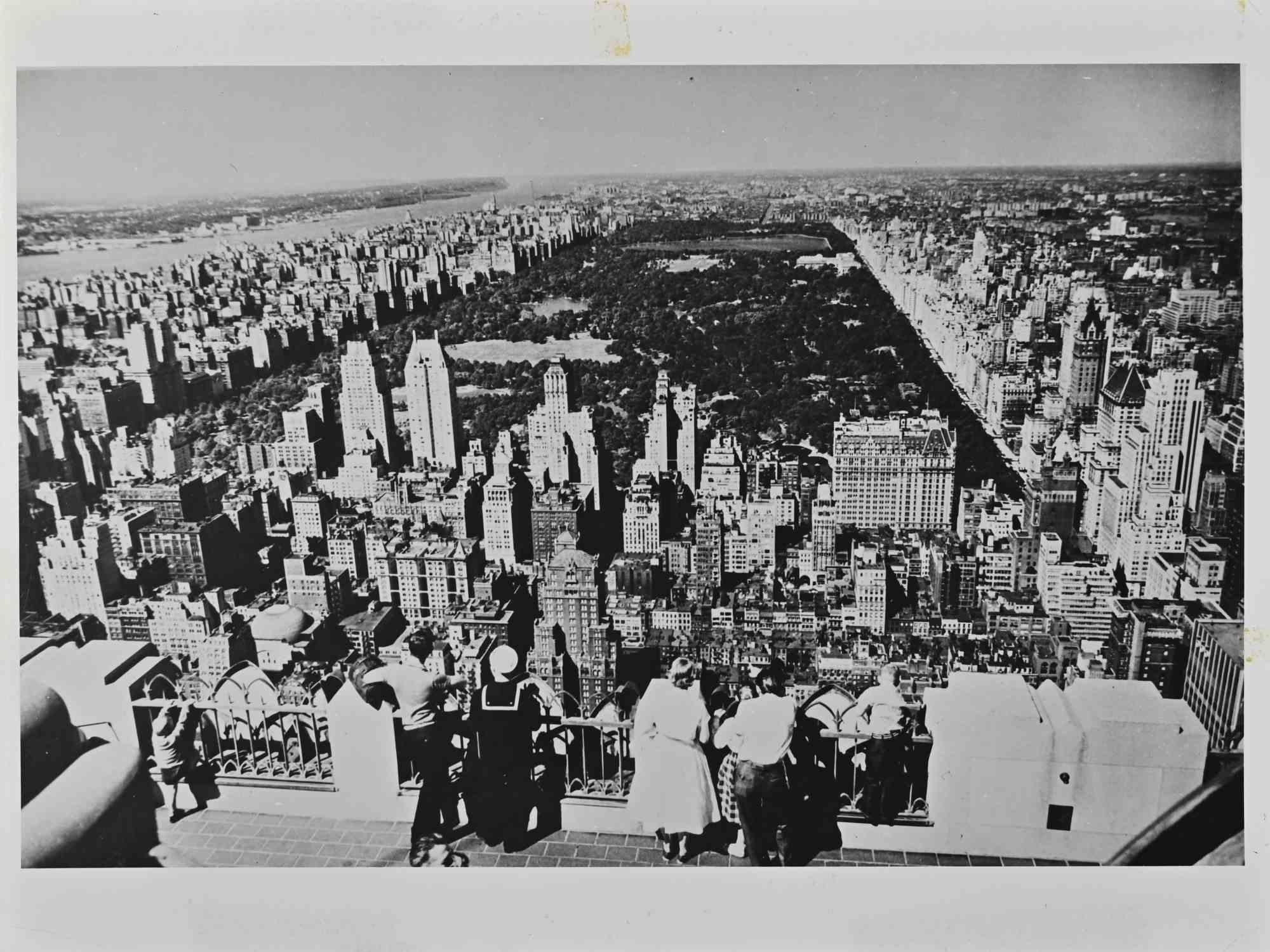 Unknown Figurative Photograph - The Panorama of New York City - Vintage Photo - Mid 20th Century