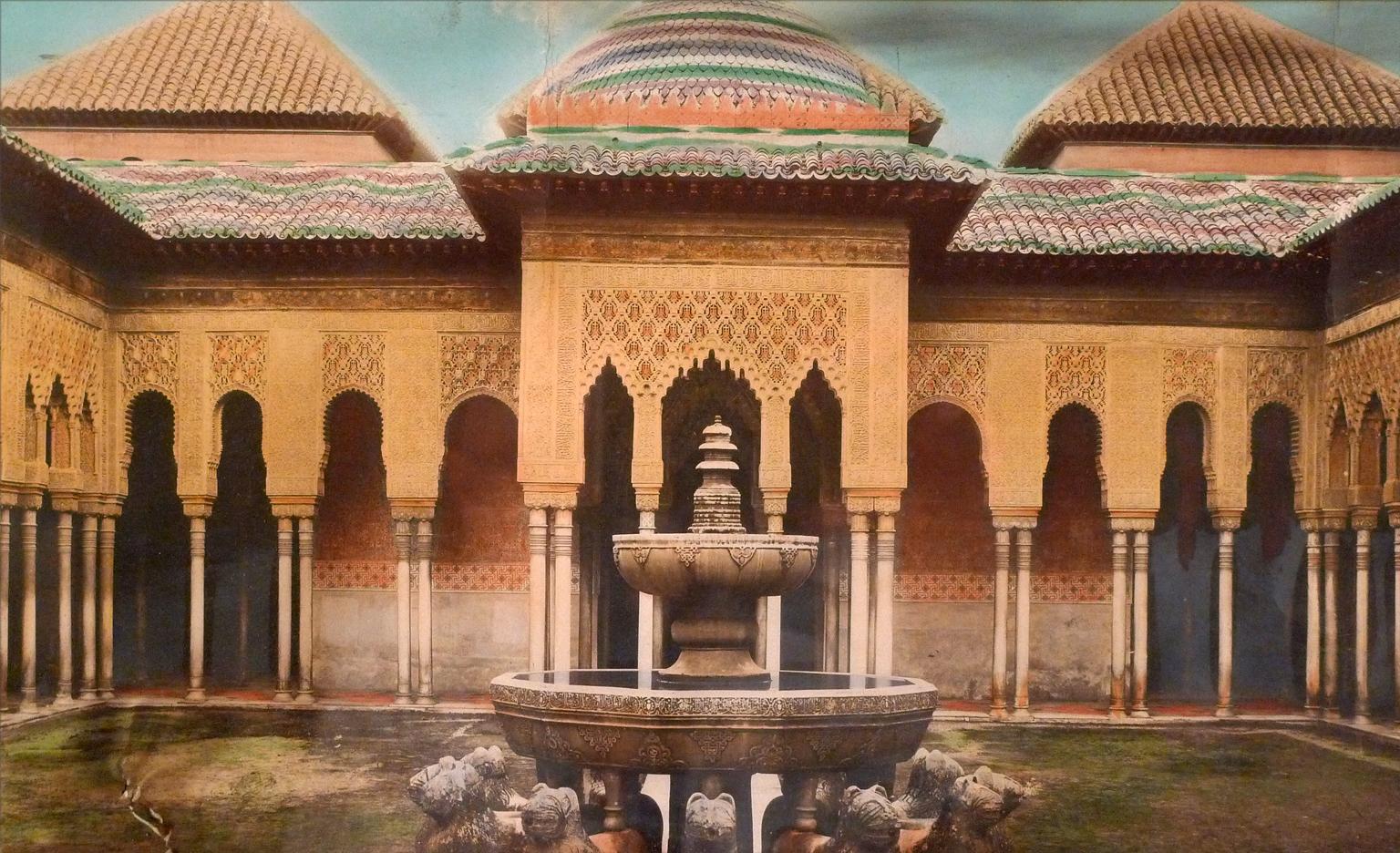 „“The Patio de los Leones“, Die Alhambra in Granada, Spanien (Braun), Color Photograph, von Unknown