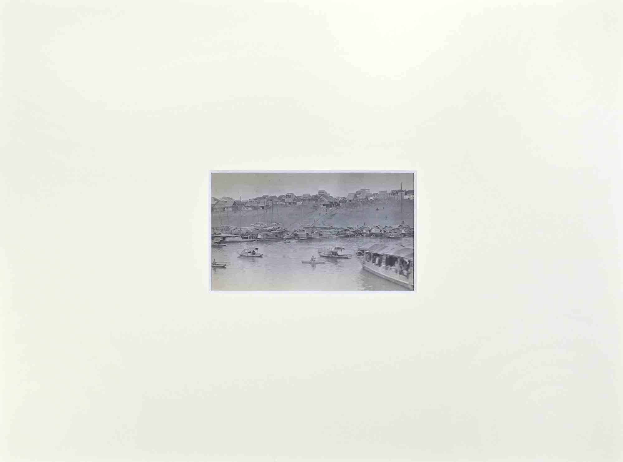 Landscape Photograph de Unknown - El Pequeño Puerto - Fotografía de época - 1925