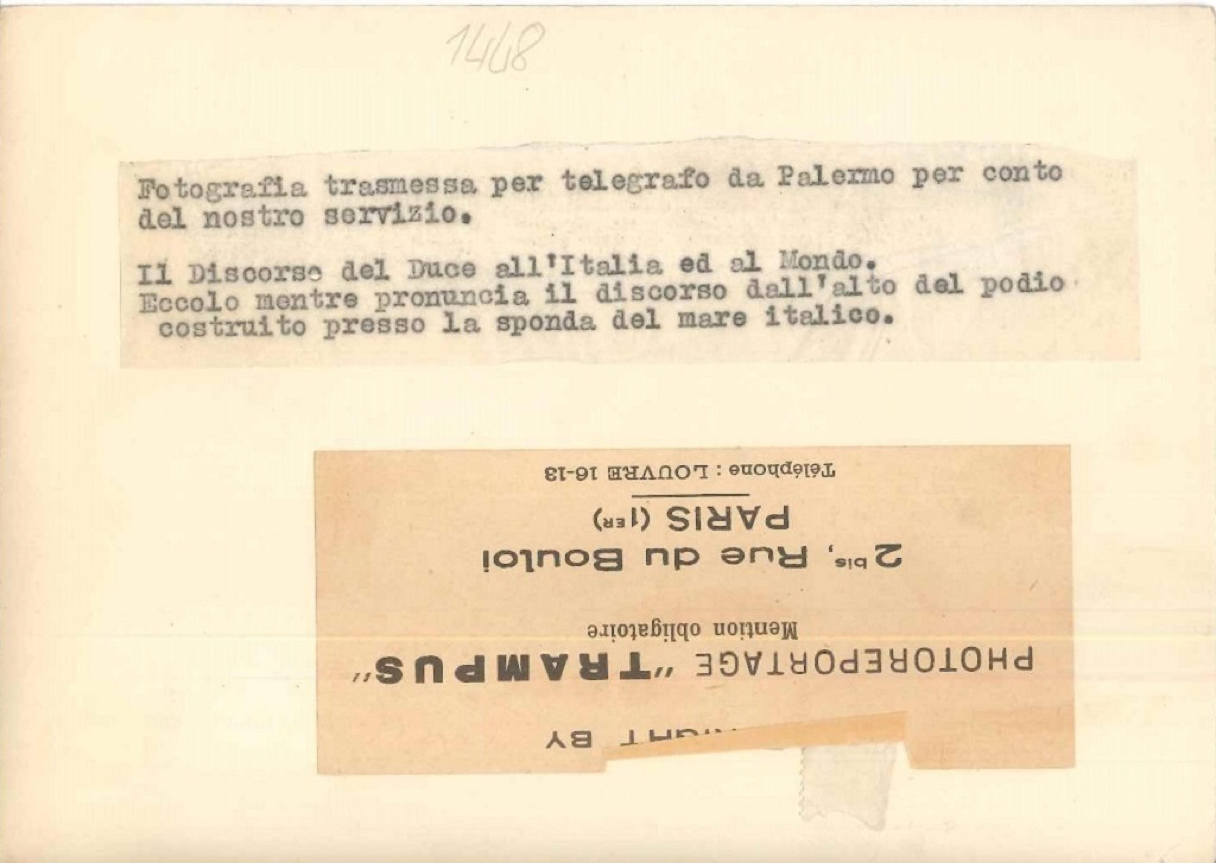 Der Gedicht von Mussolini  - Vintage-Foto - 1930er Jahre – Photograph von Unknown