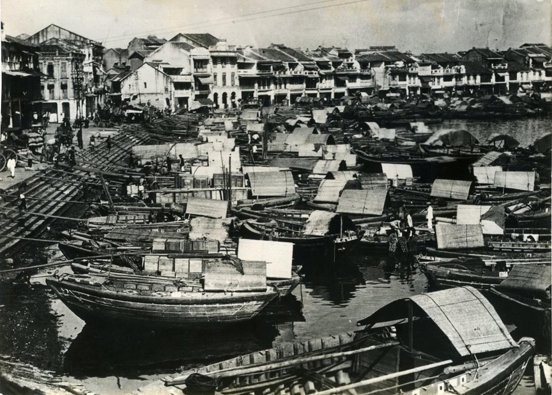 Unknown Landscape Photograph – „The Venice of the East“ – Vintage-Fotografie – 1938