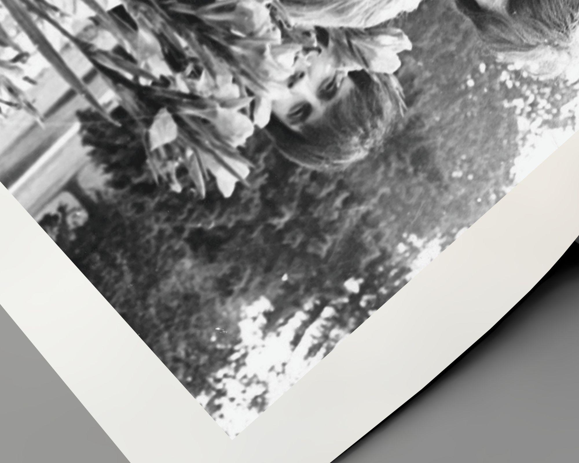 Los Who en Flower Garden - Photograph Contemporáneo de Unknown