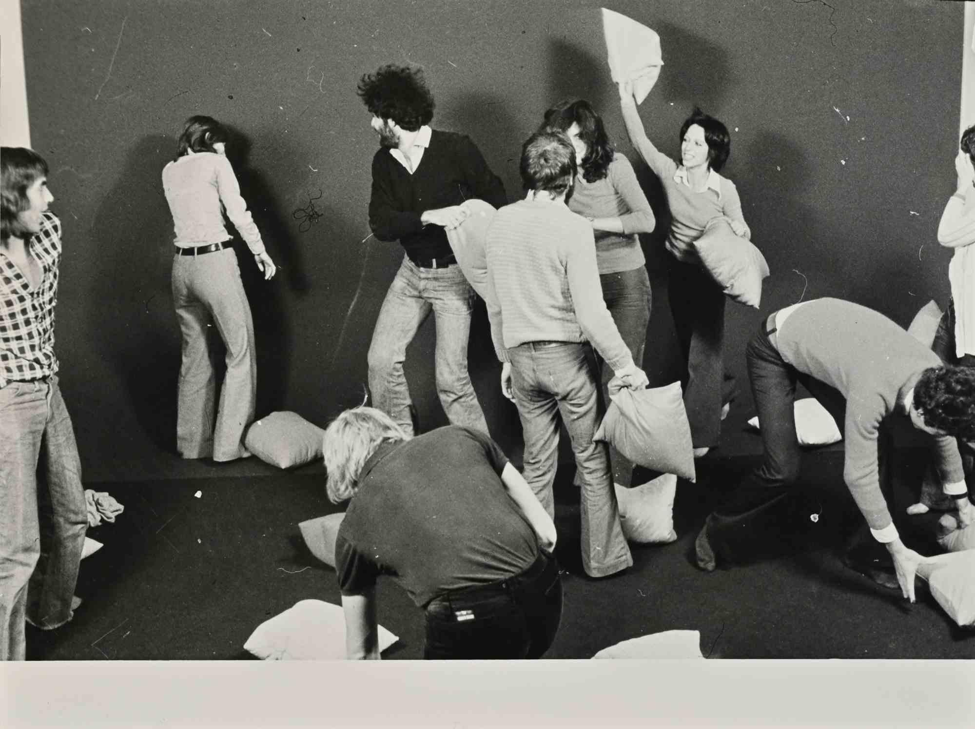 Figurative Photograph de Unknown - Representación teatral - Fotografía de época - Mediados del siglo XX