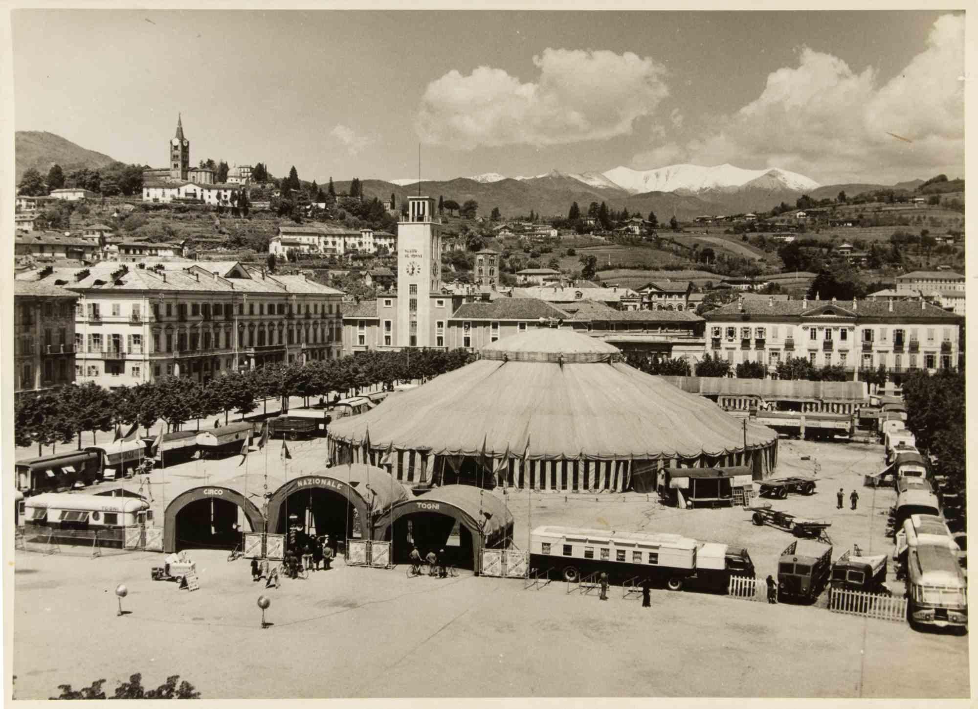 Figurative Photograph de Unknown - Circo Togni - Fotografía de época - Años 50