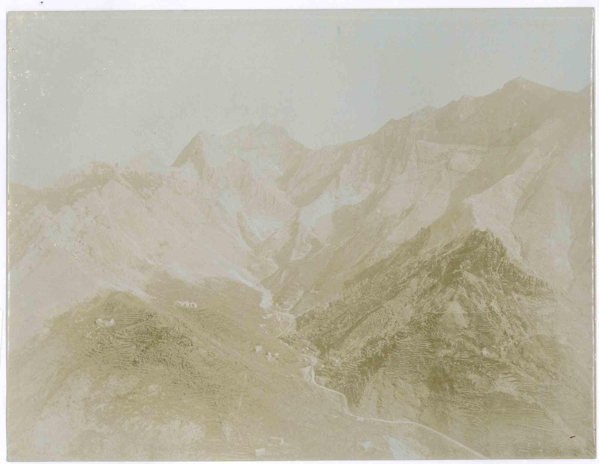 Figurative Photograph de Unknown - Transporte de bloques de mármol - Foto de época - Década de 1910