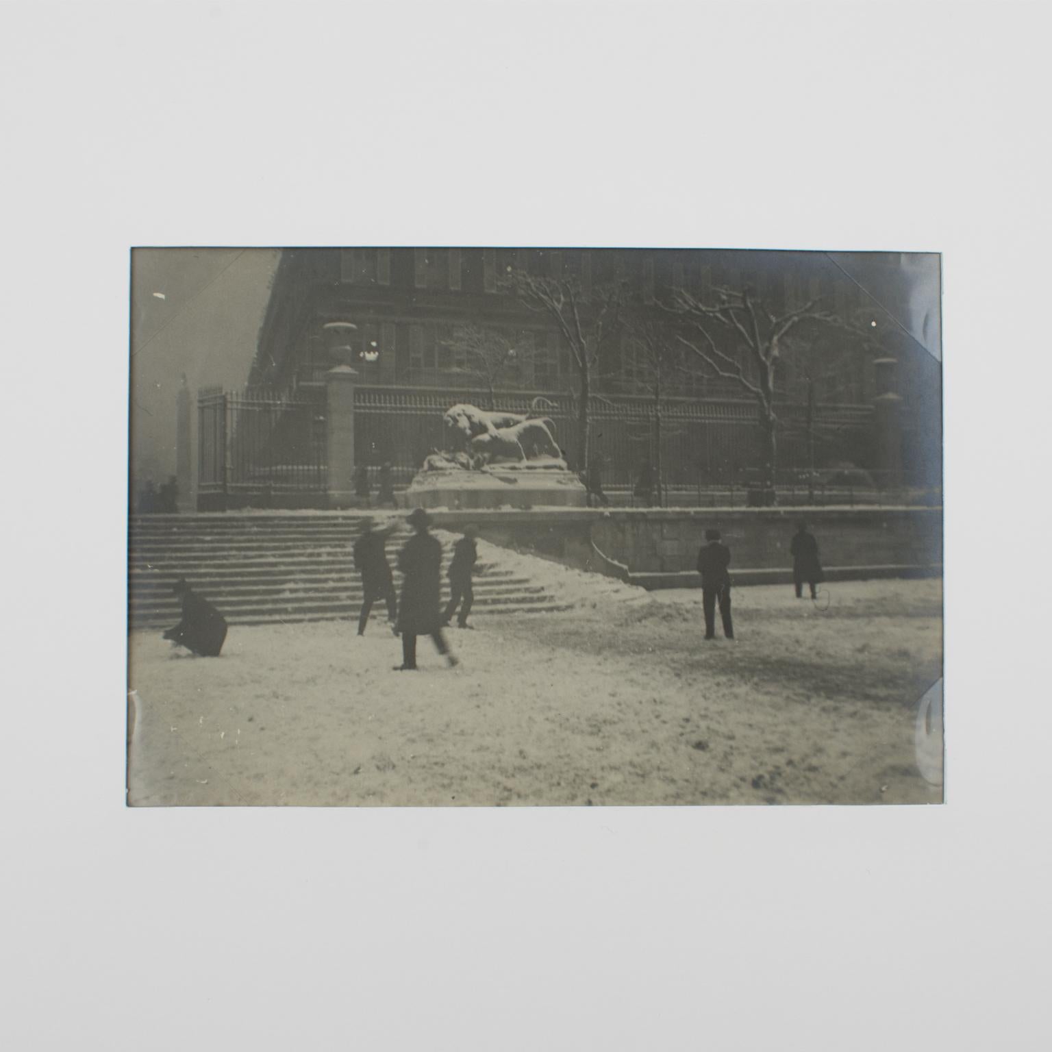 A unique original silver gelatin black and white photograph. The Tuileries Garden in Paris under the snow, France, 26th of January 1926. 
Features:
Original Silver Gelatin Print Photography Unframed.
Press Photography.
Press Agency: