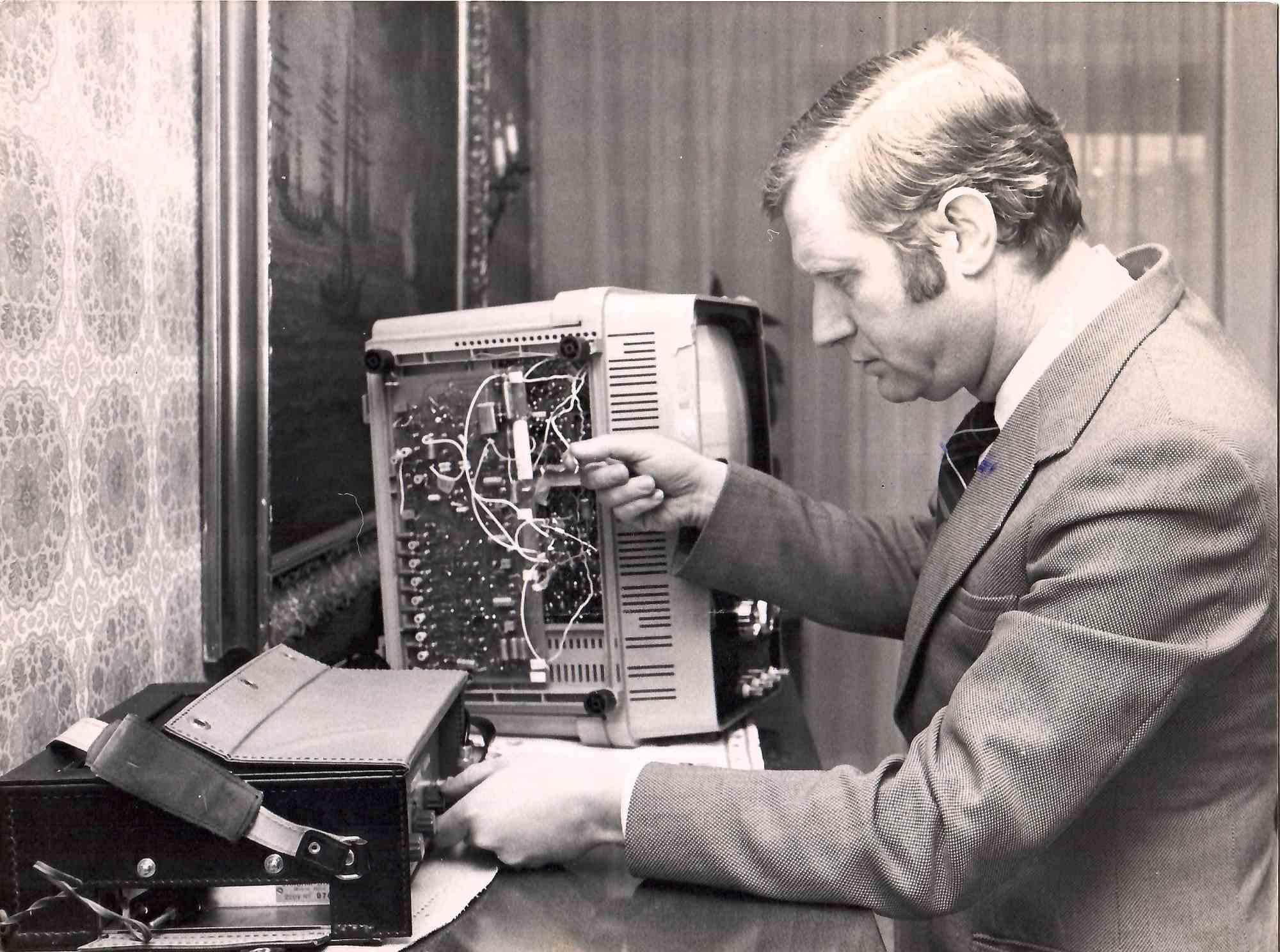 Unknown Portrait Photograph - Tv system, Technology in Progress, Historical Photograph - Vintage Photo - 1970s
