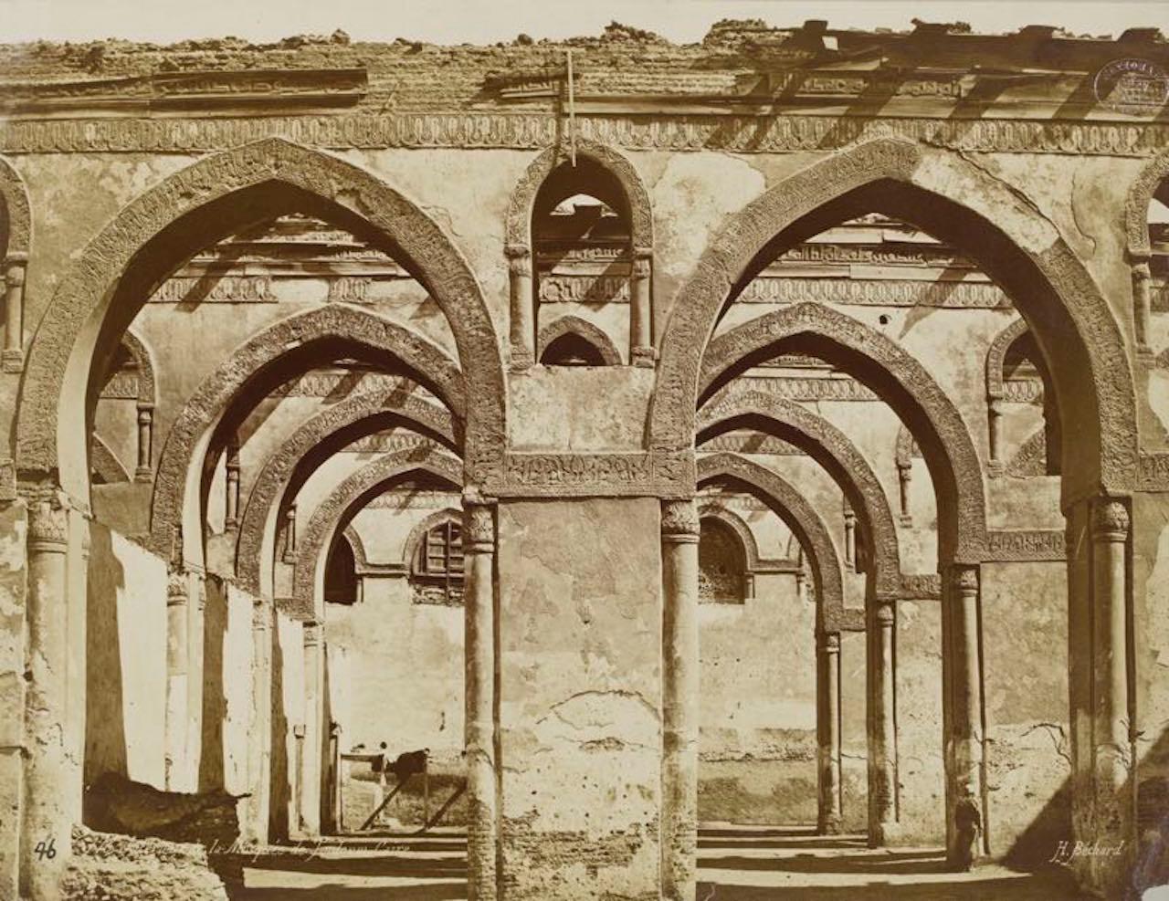 Landscape Photograph Unknown - Musée V&A de Londres « Interior Of The Mosque Of Ibn Tulun » (Intérieur de la mosquée d'Iran Tulun)