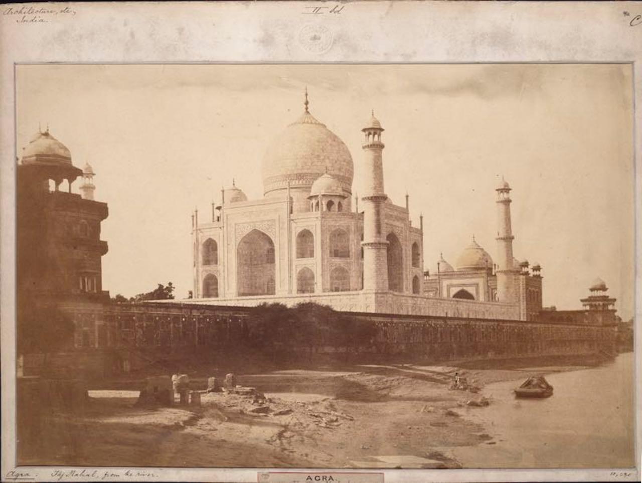 Landscape Photograph Unknown - Le Taj At Agra, Musée du V&A de Londres