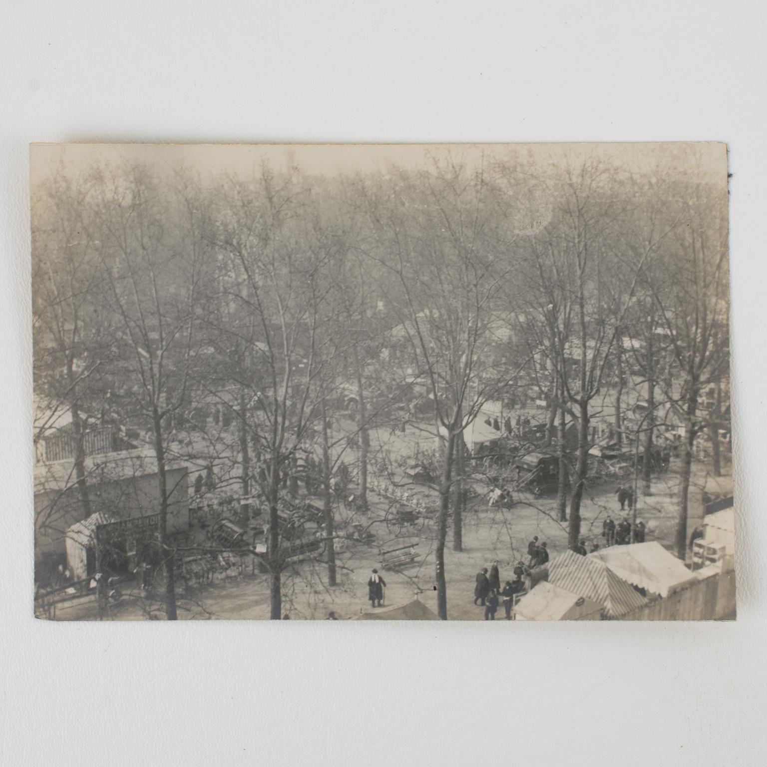 Blick auf die Herbstmesse 1927 in Lyon, Silber-Gelatine-Schwarz-Weiß-Fotografie im Angebot 2