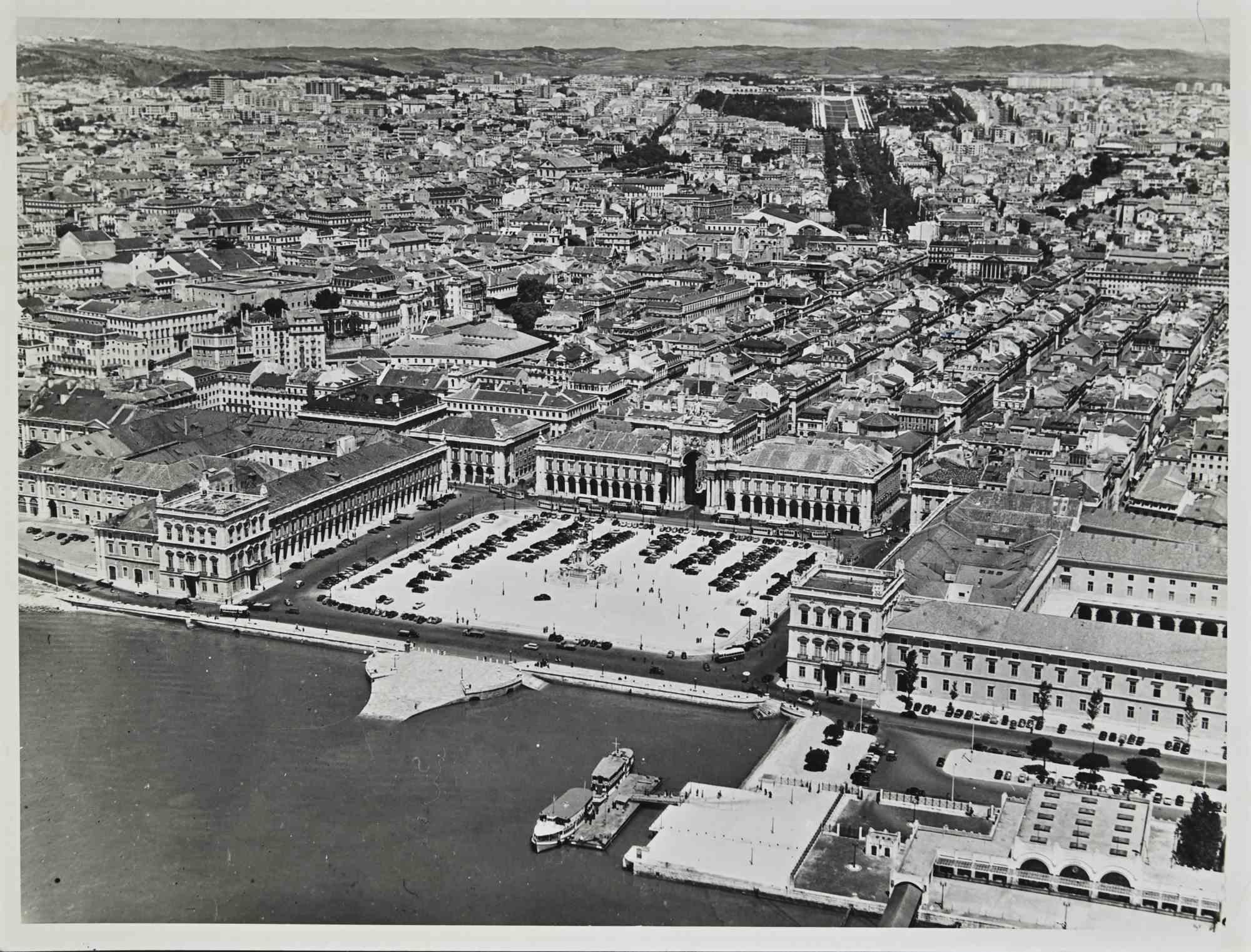 Unknown Landscape Photograph - Vintage Aerial View of Lisbon - Photo - 1962