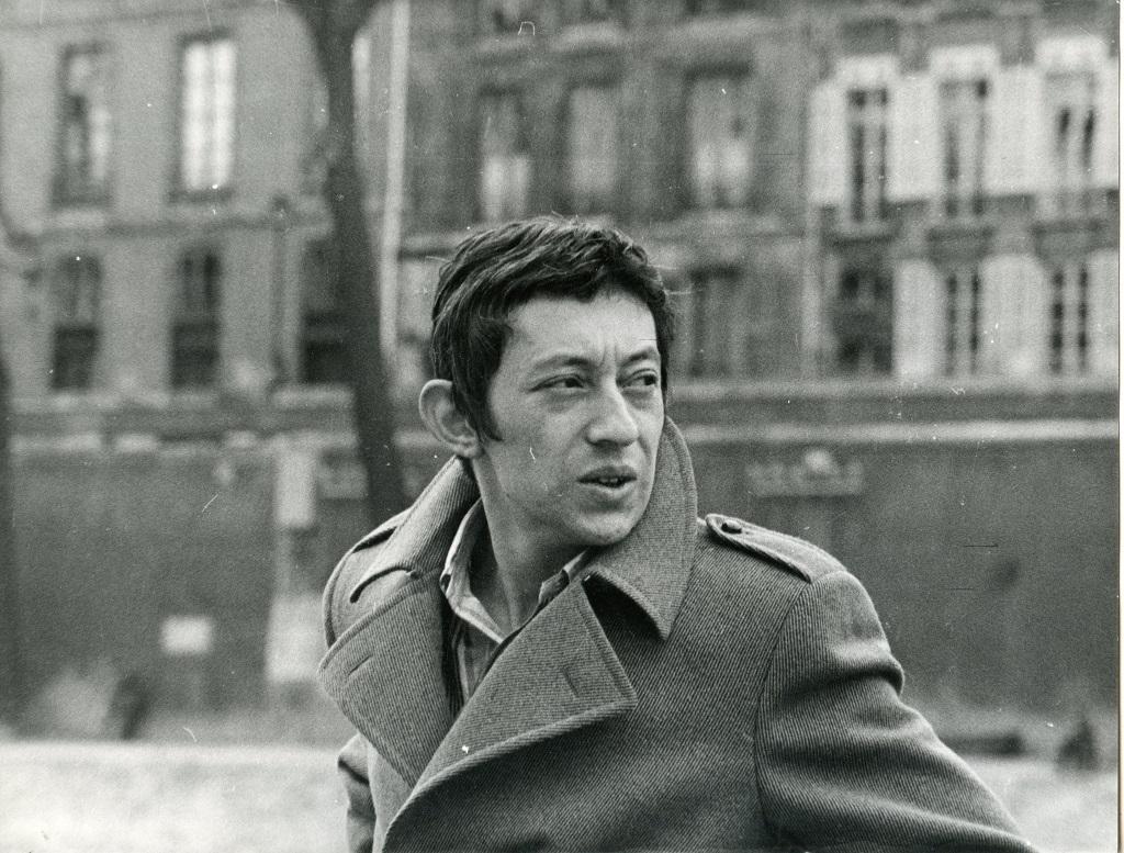 Black and White Photograph Unknown - Portrait photo vintage de Serge Gainsbourg - fin des années 1960