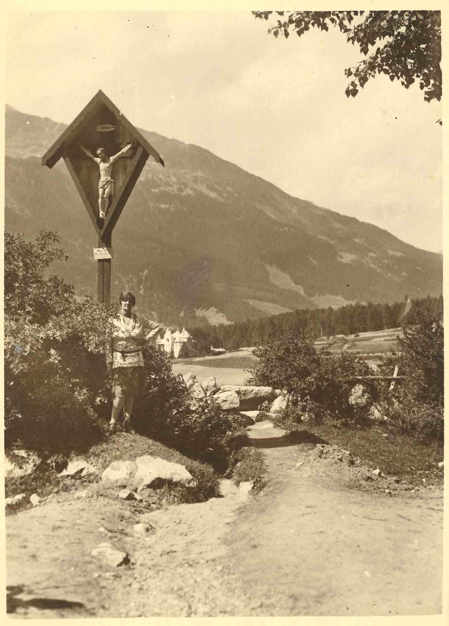 Figurative Photograph Unknown - The Cucifix - Photographie Vintage - Mid 20th Century