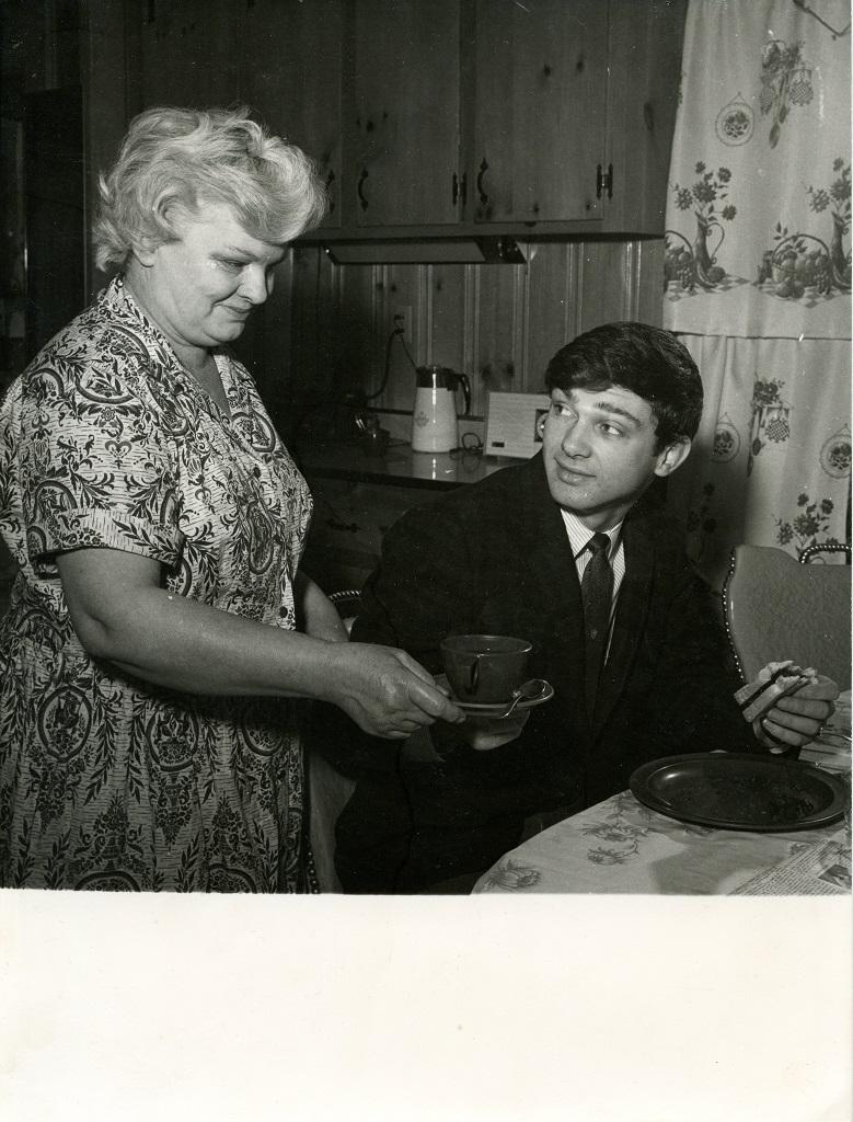 Ritratto d'epoca di Gene Pitney con sua madre - Anni '60