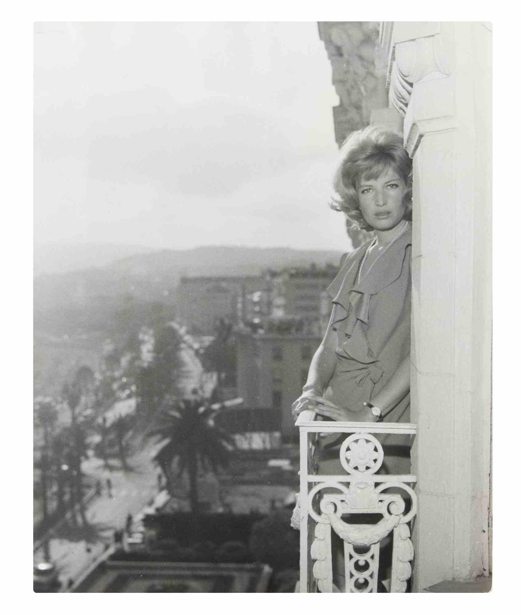 Fotografía de prensa de época de Mónica Vitti, en blanco y negro, década de los 60