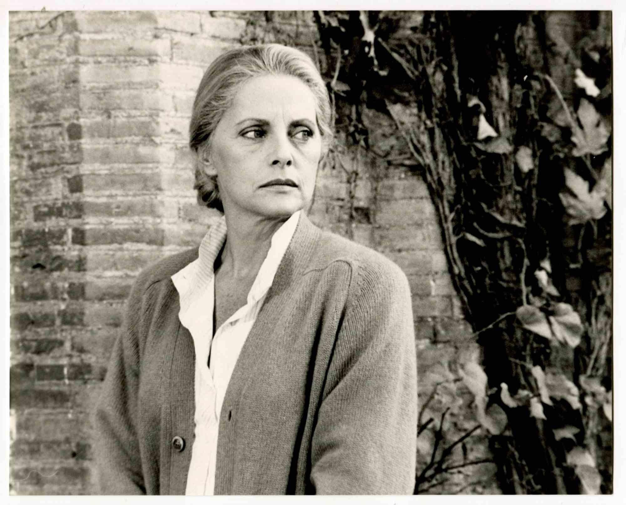 Unknown Portrait Photograph – Virna Lisi – Goldenes Zeitalter des italienischen Kinos – 1990er Jahre
