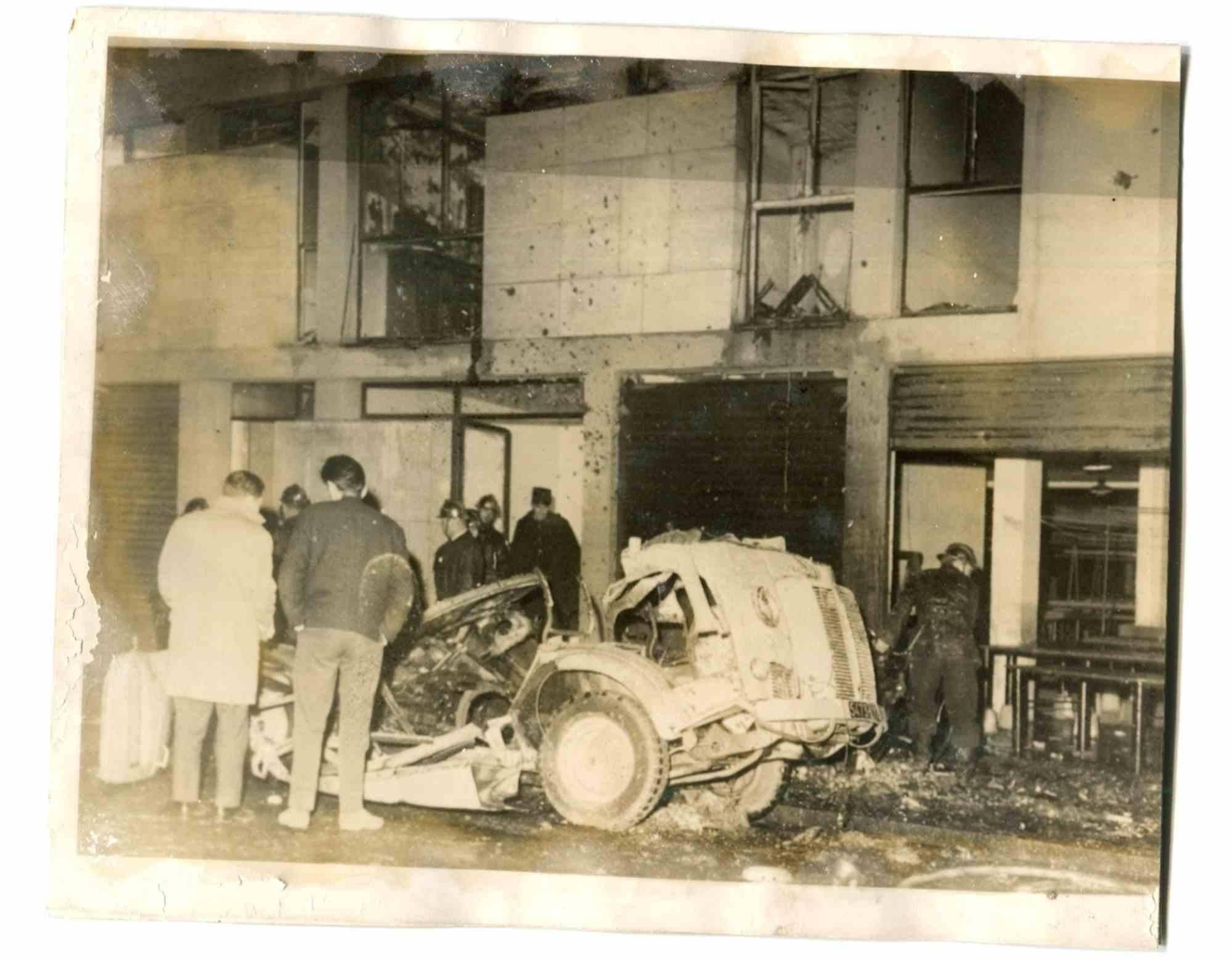 Unknown Figurative Photograph - War in Algeria - Accident - Historical Photo  - 1960s