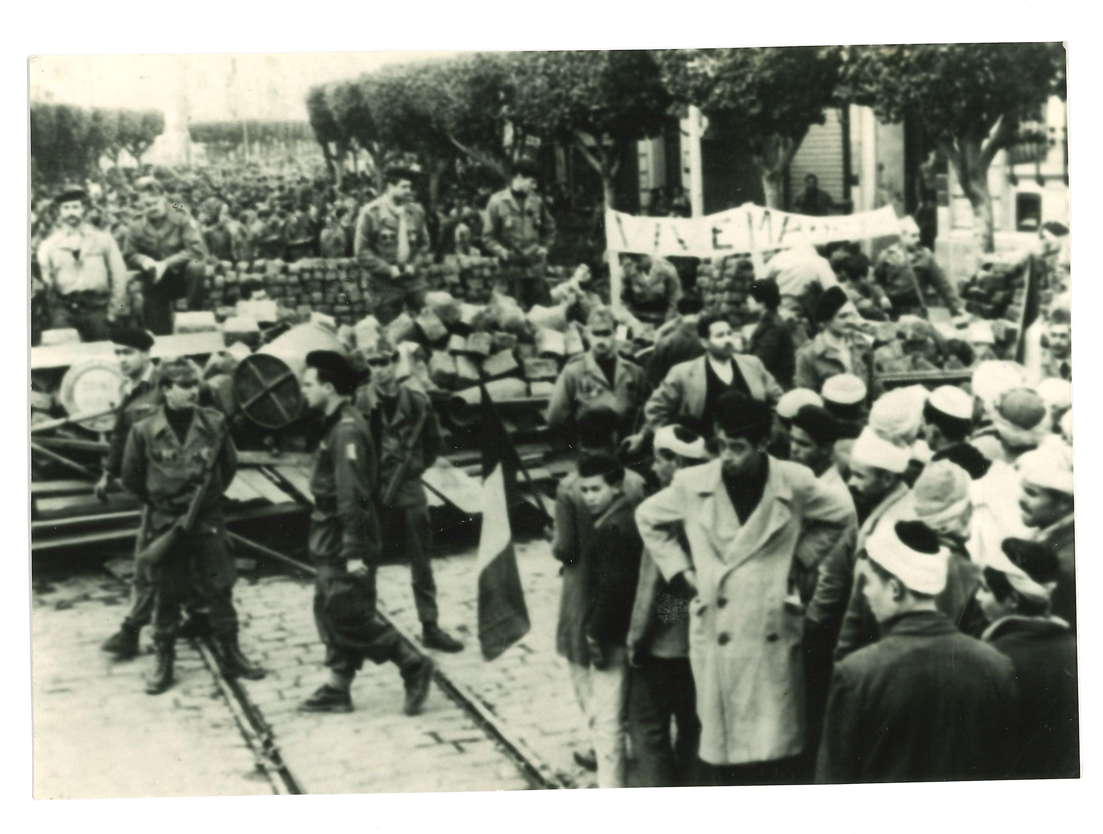 Unknown Figurative Photograph - War in Algeria - Historical Photo - 1960s